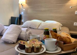 Hotels Hotel Du Cheval Blanc : photos des chambres