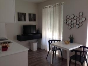 Confortable 1 Bedroom Apartment at Roma Avenue - 1A