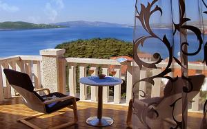 Beautiful apartment for two persons with sea view in Trogir near the beach