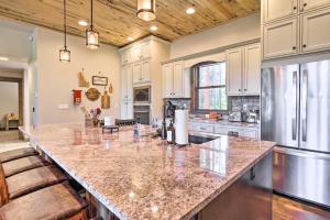 Hot Tub Soaks and Spot Wildlife! Garden Valley Cabin