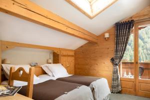 Hotels Logis La Croix-Saint-Maurice : photos des chambres