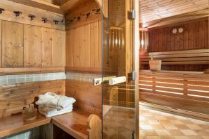 Hotels Logis La Croix-Saint-Maurice : photos des chambres