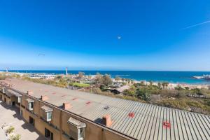 Sea views & city skyline