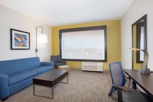 Queen Suite with Two Queen Beds room in Holiday Inn Express & Suites - Ely an IHG Hotel