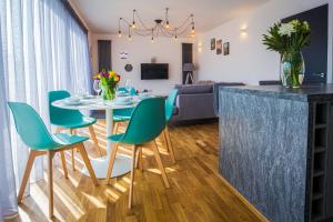 Broadstairs Apartments with luxurious 4-person communal hot tub