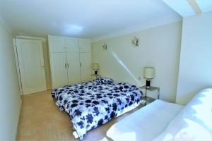 Cannes located behind the Martinez Hotel at 50 meters to the Croisette