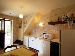 Maisons de vacances Tasteful Cottage in Roziers with Terrace : photos des chambres