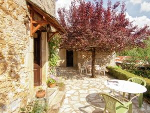 Maisons de vacances Tasteful Cottage in Roziers with Terrace : photos des chambres