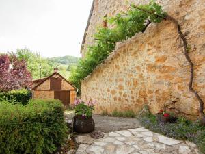 Maisons de vacances Tasteful Cottage in Roziers with Terrace : photos des chambres