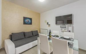 One-Bedroom Apartment with Balcony room in Family friendly apartments with a swimming pool Vodnjan Fazana - 14159