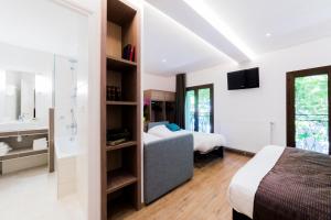 Hotels Logis Le Cours : photos des chambres