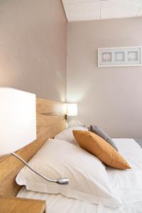 Hotels Hotel Montmirail : Chambre Double Classique