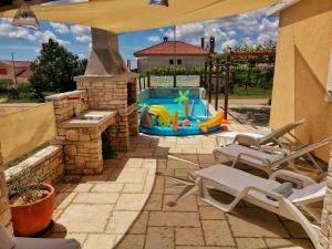 Alba apartment with swimming pool 