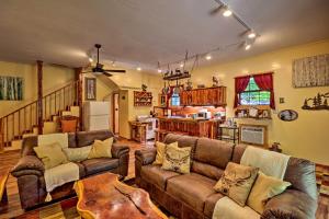 Ouachita River Cabin Royal Haven with Dock!