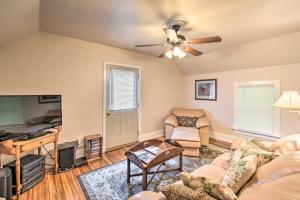 obrázek - Cozy Unit with Patio Walk to Dining, Lake Elkhart!