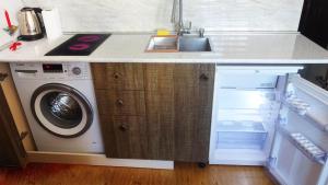 Sunshine studio with great views