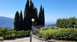 Appartamento Tobias 201 La Portella by Gardadomusmea