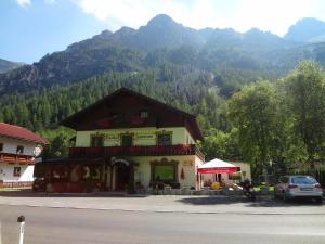 Pension Nina & Gasthof Alpenrose