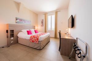 Hotels Le Rabelais : photos des chambres