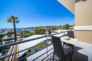 Hotels Hotel Le Rabelais : Chambre Double Prestige avec Balcon - Vue sur Mer