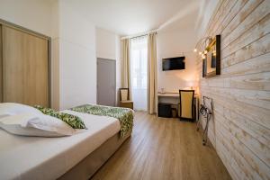 Hotels Le Rabelais : photos des chambres