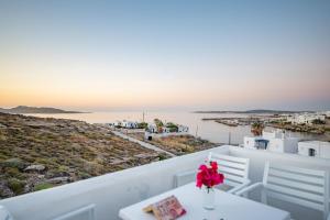 Apartment with Panoramic Pool and Sea View