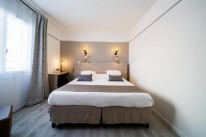 Hotels Le Rabelais : photos des chambres