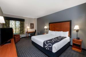 Deluxe King Room with Sofa Bed room in La Quinta by Wyndham Rifle