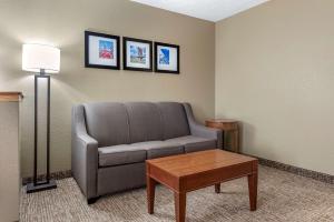 Comfort Inn & Suites Cincinnati Eastgate
