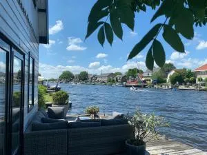 Holiday home at the water, fire place, boat and SUP rent, near Amsterdam - Aalsmeerderbrug