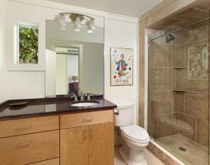 Folly Vacation 620 apartment wbonus room, one block to the beach & pet friendly