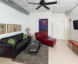 Folly Vacation 620 apartment wbonus room, one block to the beach & pet friendly