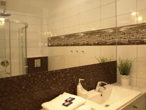 Grand-Tourist Center Point Apartments