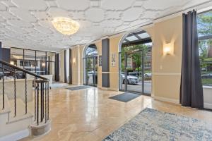 Plush Living next to Forest ParkBJCZooWashU