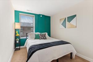 Plush Living next to Forest ParkBJCZooWashU