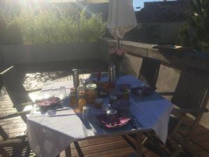 Maisons d'hotes Le Village : Appartement avec Terrasse