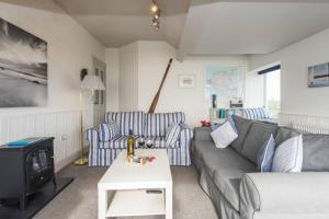 HEADLANDS-2 BED-SEA VIEW APARTMENT-TREARDDUR BAY