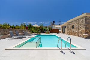 Trialonia Luxury Villa