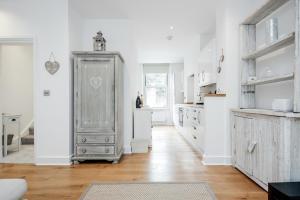 The white home near Kensington high st