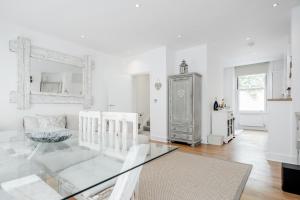 The white home near Kensington high st