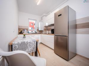 LUXURY CHARM - Business & Laze