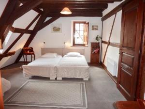 B&B / Chambres d'hotes ADRIHOF a Riquewihr, Cour de l'Abbaye d'Autrey : photos des chambres