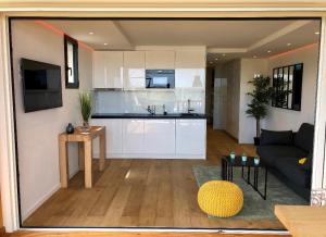 Appartement climatisé refait à neuf - VUE MER Saint-Tropez - Piscine- 50m plage