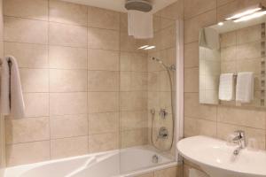 Hotels Best Western Premier Le Patio des Artistes Wellness Jacuzzi : photos des chambres