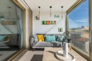 LB Vacation Rentals I Admire Panoramic Ocean Views Through Walls of Windows - Cannes