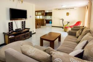 Villa Rose with Private Pool and Jacuzzi 100m to beach