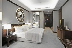 Standard King Room room in Crowne Plaza Bursa Convention Center & Thermal Spa