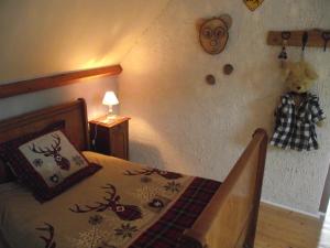 chambre campagnarde du grès rouge de BEAUVAL