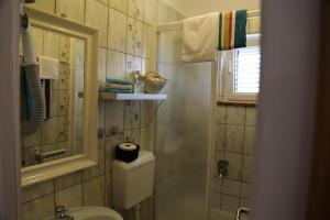 Twin Room with Balcony and Sea View room in Apartments and rooms with parking space Lovran Opatija - 2332