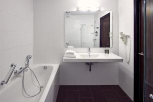 Deluxe Double Room room in Van der Valk Hotel Arnhem